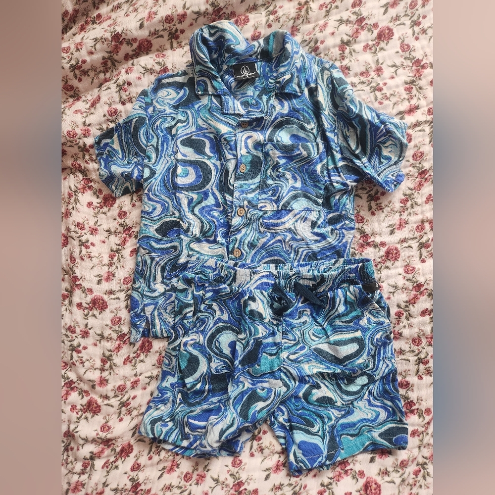 Volcom  Boys Blue and White Marble Print Short Set  Size 6